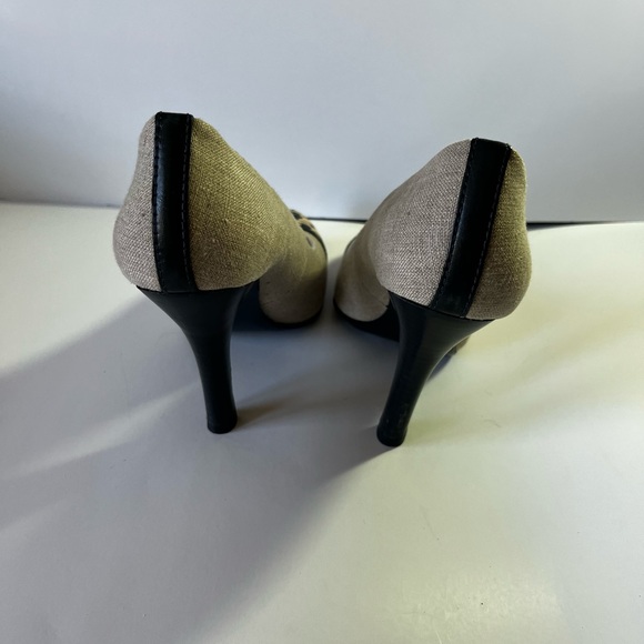 Tory Burch Linen and Leather Cap Toe Pump, size 8.5M. - Picture 6 of 8